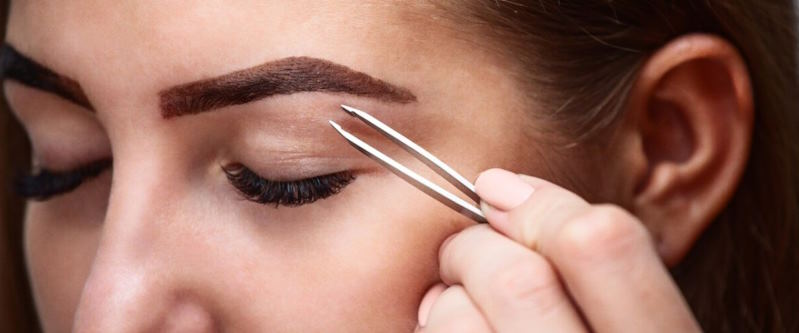 Common Mistakes in Permanent Eyebrow Makeup: Avoiding Unfortunate Brow Blunders